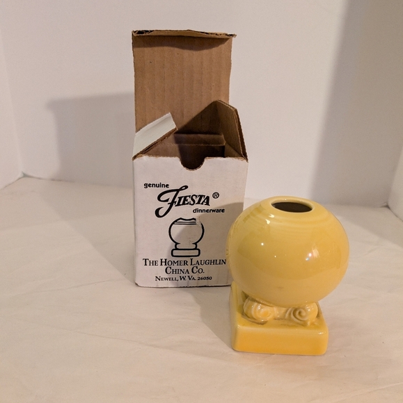 Fiesta 1-Round Candlestick in a Yellow Color (1) - Picture 1 of 10